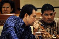 Aziz Syamsudin Tertarik...
