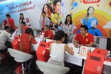 Petinggi Telkomsel Layani...
