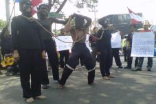 Jokowi Diminta Tuntaskan...