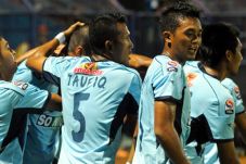 Malu di Kandang, Persela...