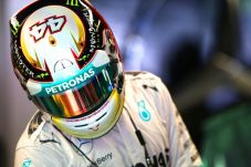 Hamilton Pertanyakan...