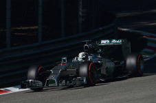 Hamilton Start Terdepan...