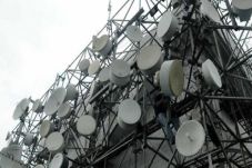 Indosat Minta Penataan...
