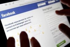 Roy Suryo Usul Dewan...
