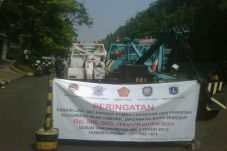 Dua Mobil Pribadi Diderek...