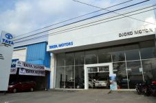 Tata Motors Buka Dealer...