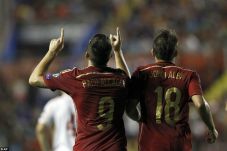 Alcacer: Cetak Gol Buat...