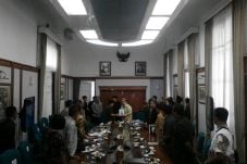 Bahas Pembuatan Pesawat...