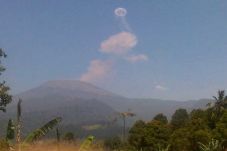 Letusan Gunung Slamet...