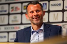 Giggs Tegaskan Komitmen...