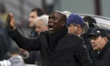 Seedorf Kecewa Pelatih...