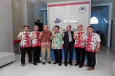 Teknologi Berkembang,...