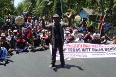 Tolak Bandara Kulon...
