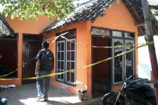 Pembuat Petasan Kritis...