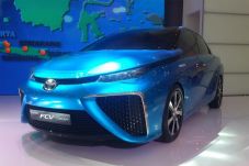 Mobil Hidrogen Toyota...