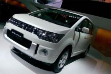 Mitsubishi Delica Resmi...