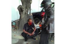 Pencuri Helm Babak Belur...