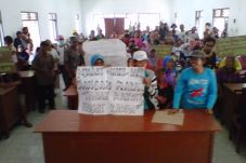 Tolak Bandara Kulon...
