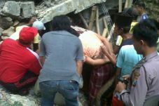 Jembatan Ambruk di Sampang,...