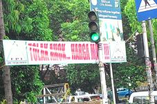 Spanduk Tolak Ahok Dipasang...
