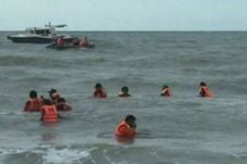 Kapal Tenggelam, 8 Nelayan...