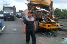Bus Karunia Bakti Dievakuasi...