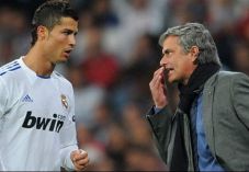 Mourinho Ogah Akrab...