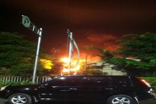 Jelang Tengah Malam,...
