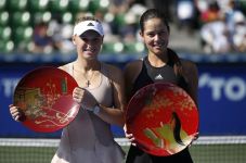 Ivanovic Angkat Trofi...