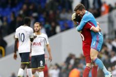 Spurs Dipermalukan Gol...