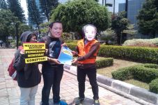 Tolak Pembebasan Bersyarat...