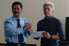 Dinyatakan Bebas, Ariel...