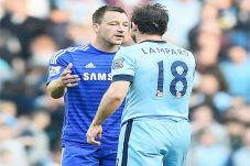 Terry Aneh Main Lawan...