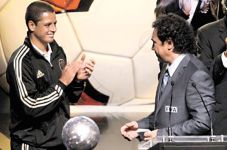 Chicharito Menapaki...