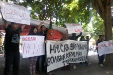 HMI Banyuwangi Tuntut...