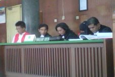 Kesaksian Keluarga Ade...
