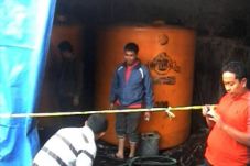 Polisi Gerebek Gudang...