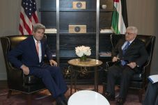 Kerry-Abbas Bertemu,...