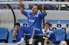 Bielsa Belum Pede Bicara...
