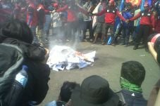 Aksi Bakar Ban Warnai...