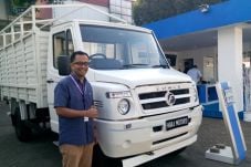 Force Traveller Kendaraan...