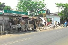 Puluhan Bangunan di...