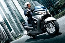Edan, 4 Moge Suzuki...