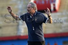 Riedl Salahkan Panas...
