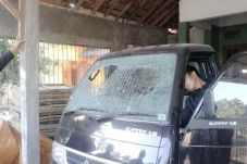 Diteror, Mobil Aktivis...