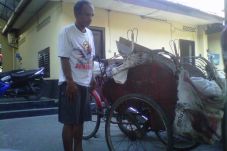 Gondol Barang Curian,...