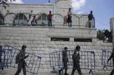 Caplok Tanah Palestina,...