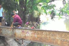 Pengendara Berhenti...
