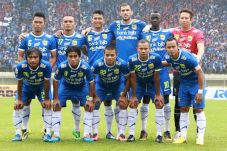 Manajer Persib Emosi...