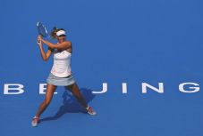 Sharapova Melenggang...